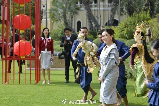 帮助他调整